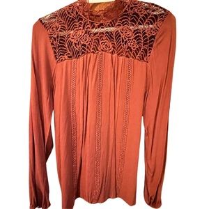 Elegant lacey long sleeve top